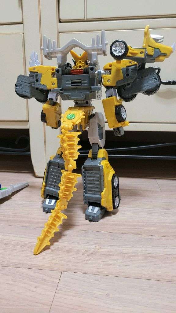 토미카 엔진봇 레오치타, 샤벨팬서, 티라노톱스 팝니다 이미지