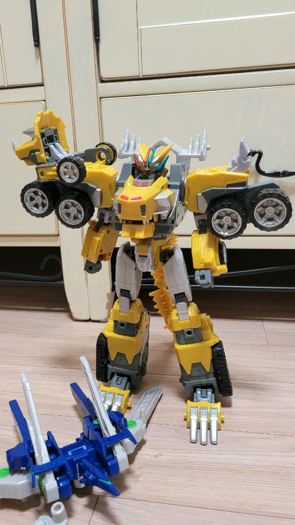 토미카 엔진봇 레오치타, 샤벨팬서, 티라노톱스 팝니다 이미지