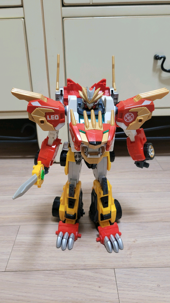 토미카 엔진봇 레오치타, 샤벨팬서, 티라노톱스 팝니다 이미지