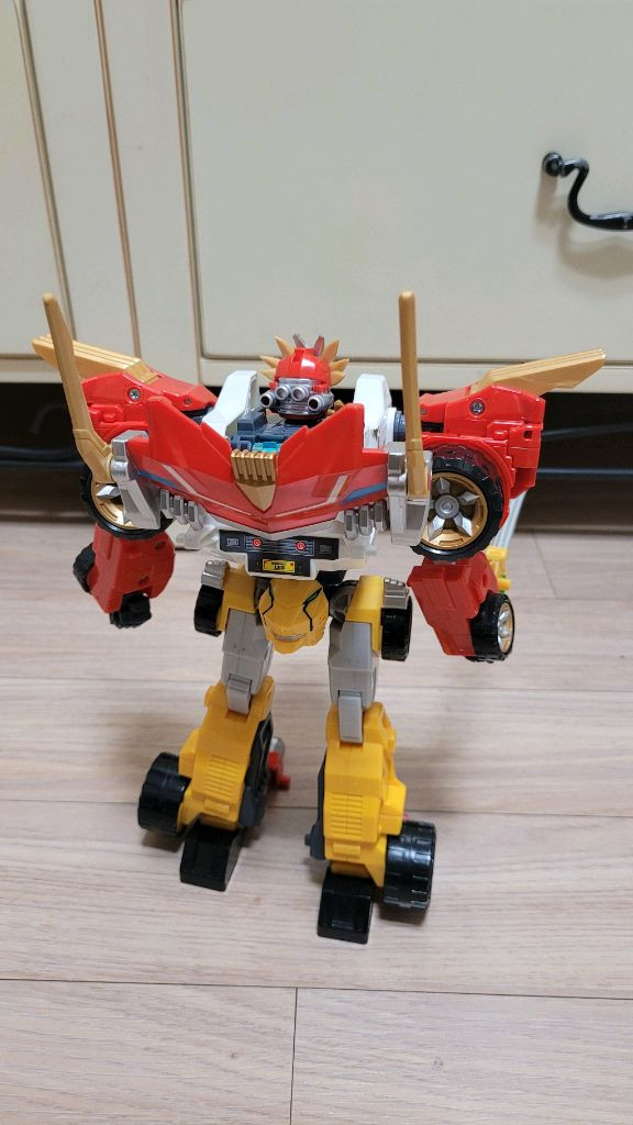 토미카 엔진봇 레오치타, 샤벨팬서, 티라노톱스 팝니다 이미지