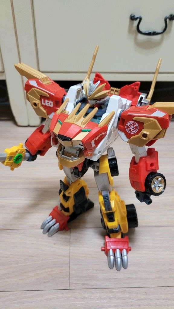 토미카 엔진봇 레오치타, 샤벨팬서, 티라노톱스 팝니다 이미지