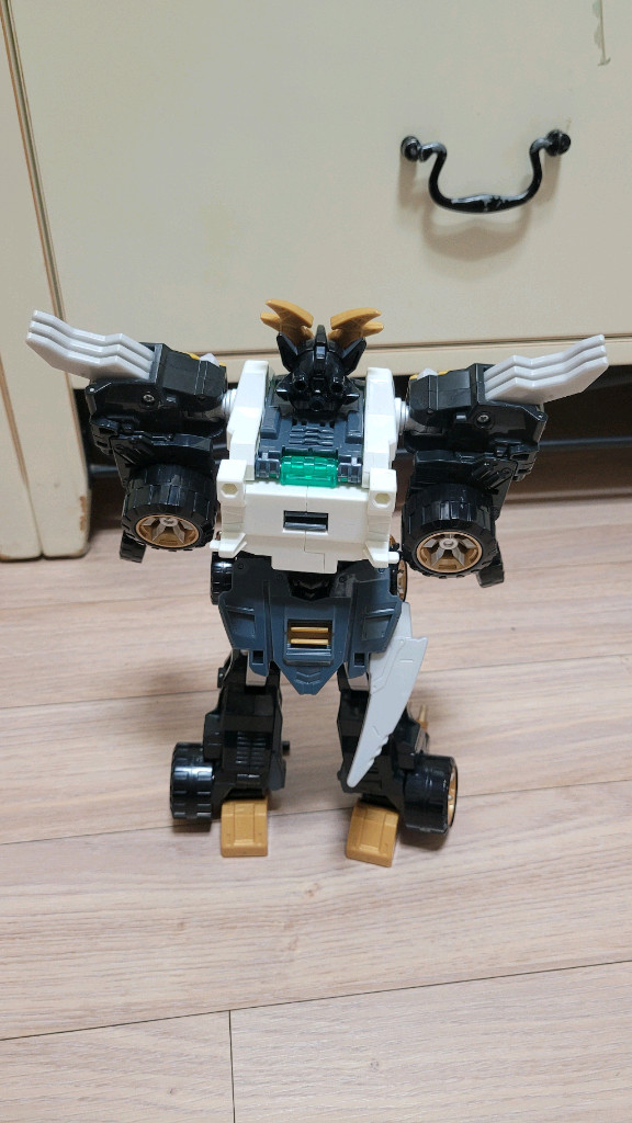 토미카 엔진봇 레오치타, 샤벨팬서, 티라노톱스 팝니다 이미지