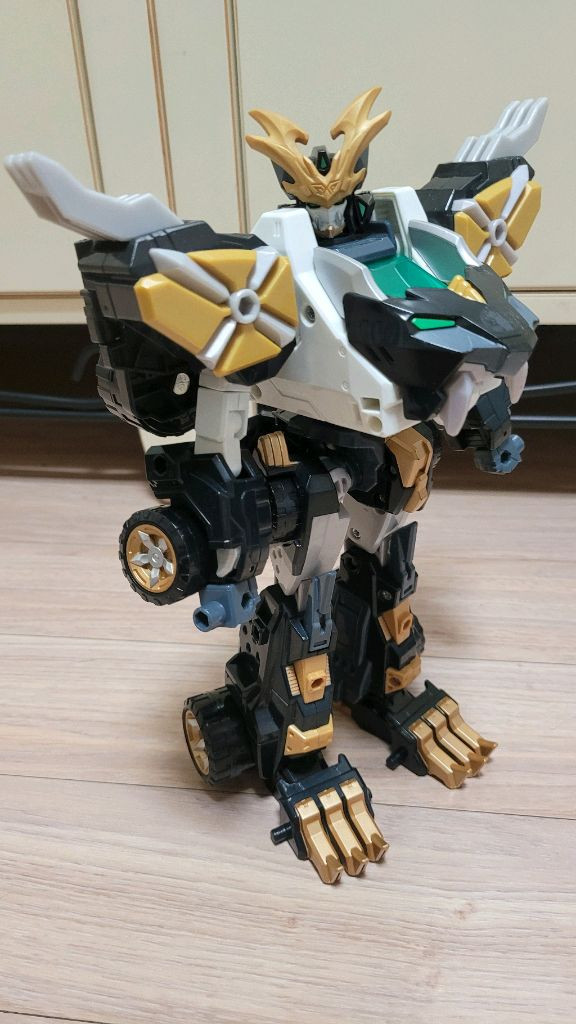 토미카 엔진봇 레오치타, 샤벨팬서, 티라노톱스 팝니다 이미지