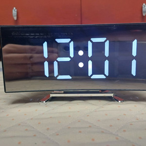 [택배비포함] 미러 LED 디지털 시계 새상품