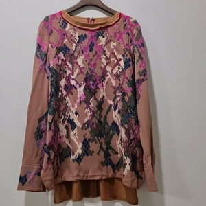 마인(MINE) 패턴 블라우스