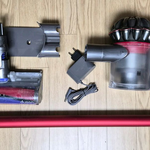 깨끗하게 세척한 다이슨 무선 청소기 V8(24분 연속동작)