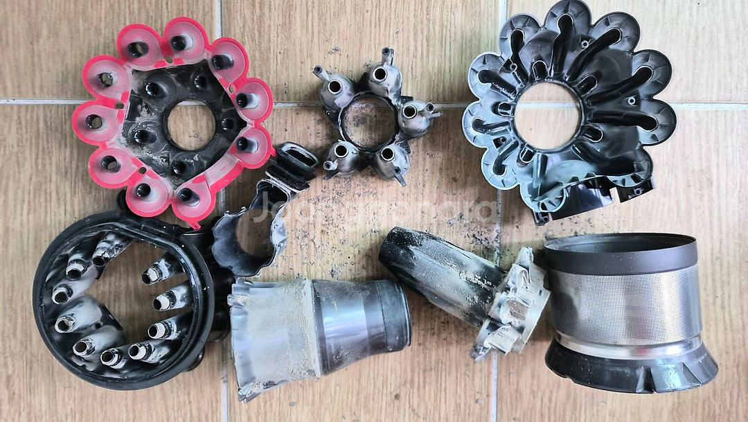 깨끗하게 세척한 다이슨 무선 청소기 V8(24분 연속동작)--9