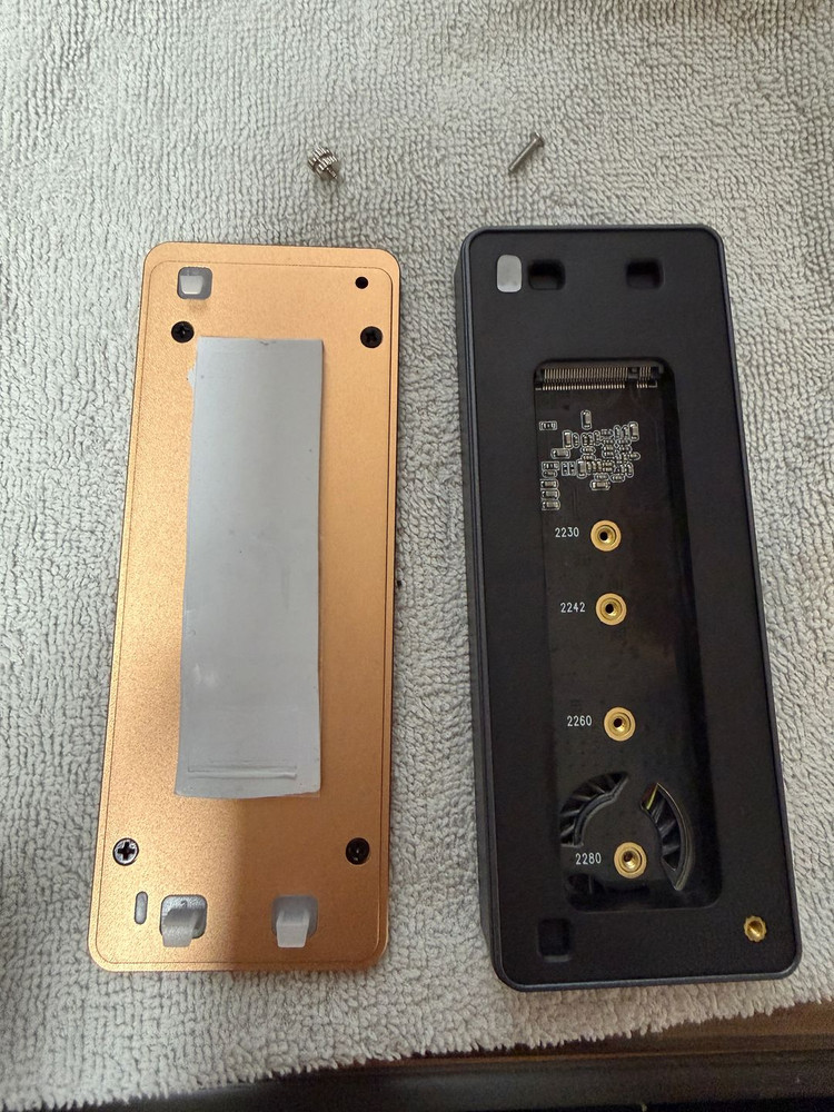 인클로저) 유그린 M.2 NVMe SSD 케이스 인클로저 40Gbps 지원--1