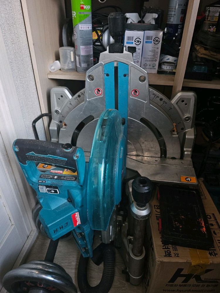 마끼다슬라이딩 각도절단기DLS111 이미지