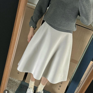 아뜰리에 쎄모먼 브루니 스커트