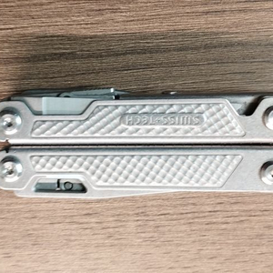 스위스테크 17-in-1 포켓 멀티툴