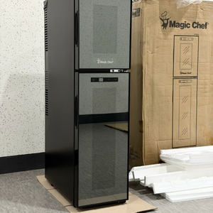 와인셀러 50리터 18병수납 미사용품 (뒷면 살짝 찌그러짐)