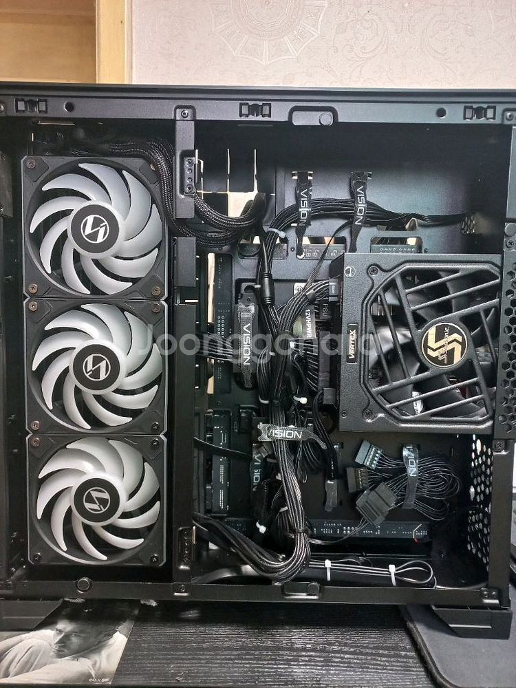 9800x3d 5080 리안리 비전 고사양 컴퓨터--3