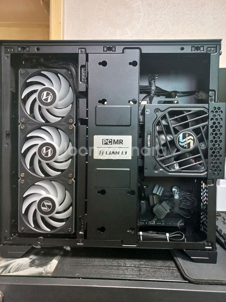 9800x3d 5080 리안리 비전 고사양 컴퓨터--4