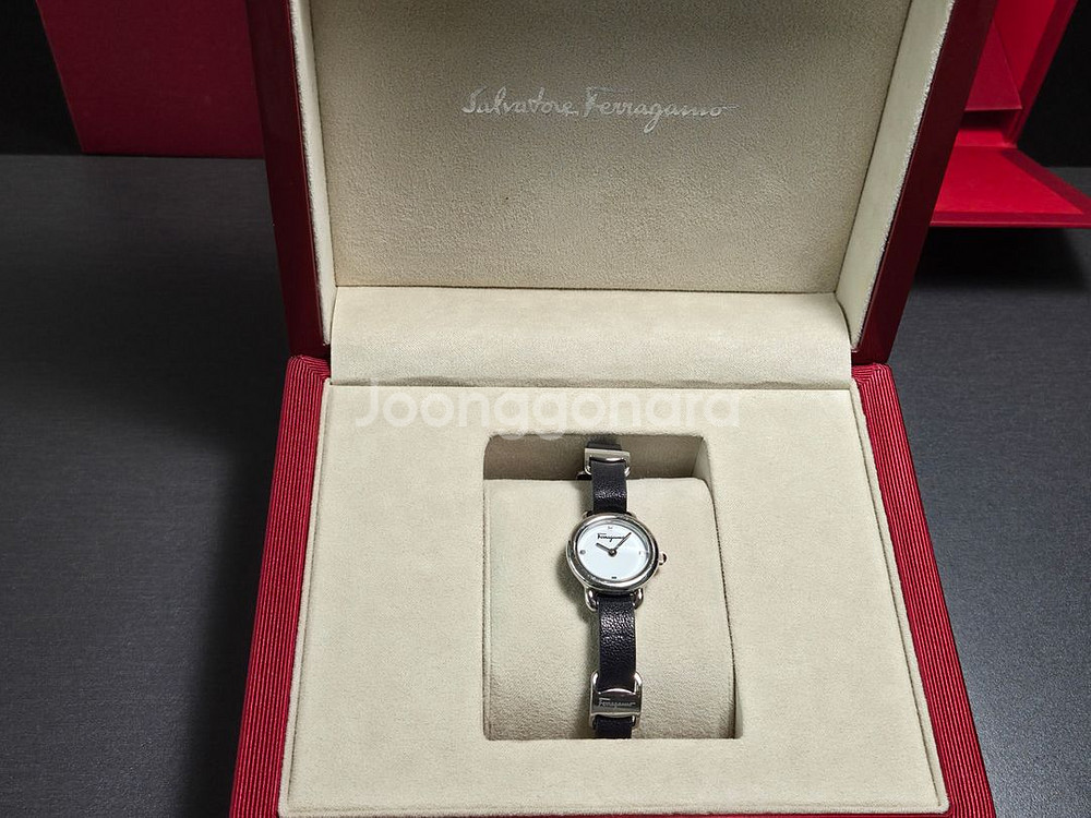 페레가모 간치니 시계--8