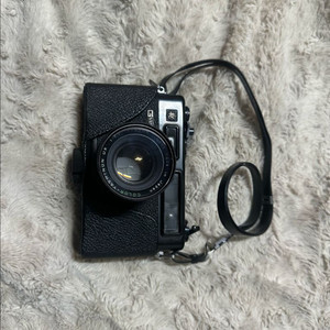 야시카 일렉트로 35 GT 올블랙 명기 필름 카메라 판매 (셔터 작동)합니다