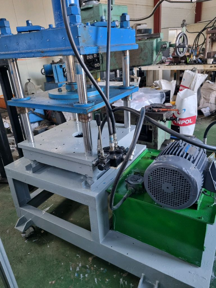 4주식 유압프레스 이미지