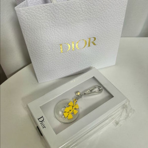 새상품 디올 정품 키홀더 키링 + 쇼핑백