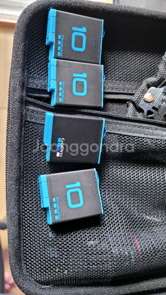 고프로 히어로 10+볼타 보조배터리 판매 합니다--1