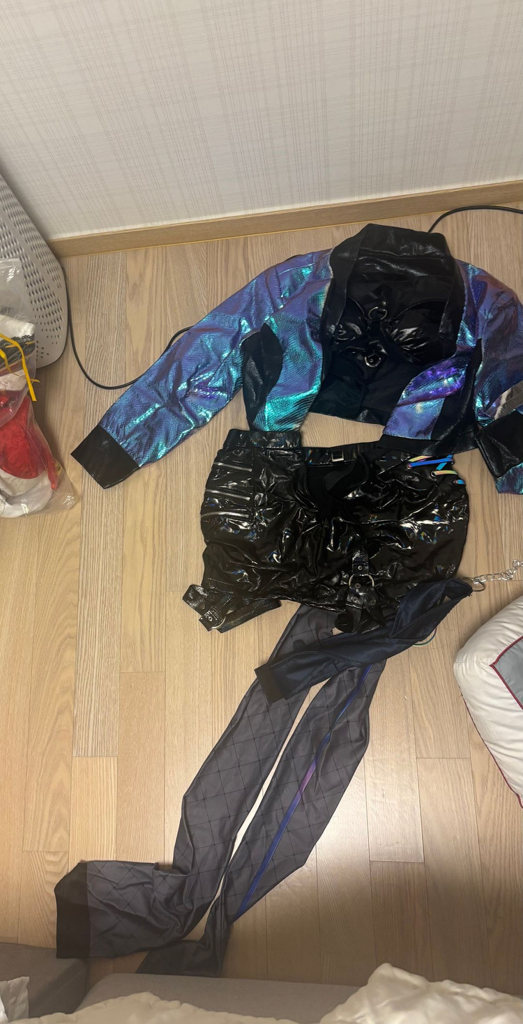 롤 캐릭터 코스프레 의상 세트 (시네마틱 아리, kda 등등) 4가지 이미지