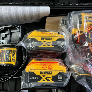 디월트 임팩드라이버 dcf809p2