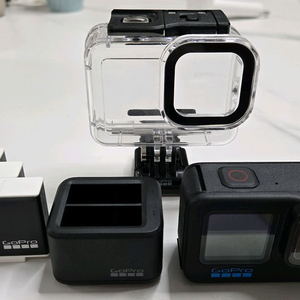 거의 미사용 고프로 11 블랙 배터리3개 방수하우징 보호필름 부착