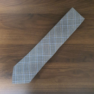 체크 패턴 넥타이 메멘토모리 까노니코