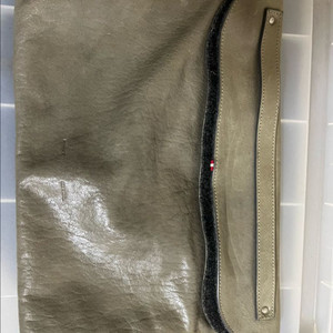 하드그래프트 레더 클러치백