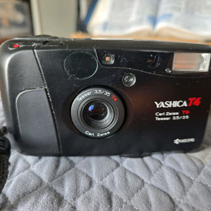야시카 T4 Yashica T4 필름카메라 Carl Zeiss T* Tessar 3.5/35