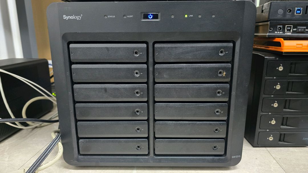 시놀로지 DS2419+ DX1215 NAS 확장 유닛--5