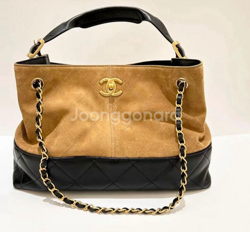 샤넬 공방백 스웨이드 새상품 이사로 이번주까지만 판매--0