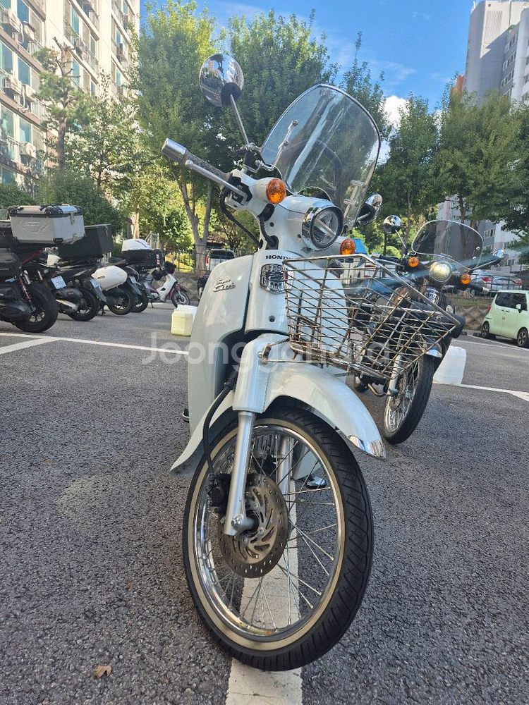 혼다 슈퍼커브 23년식 짧은 키로수 팝니다--0