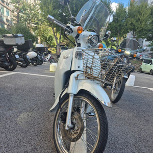 혼다 슈퍼커브 23년식 짧은 키로수 팝니다