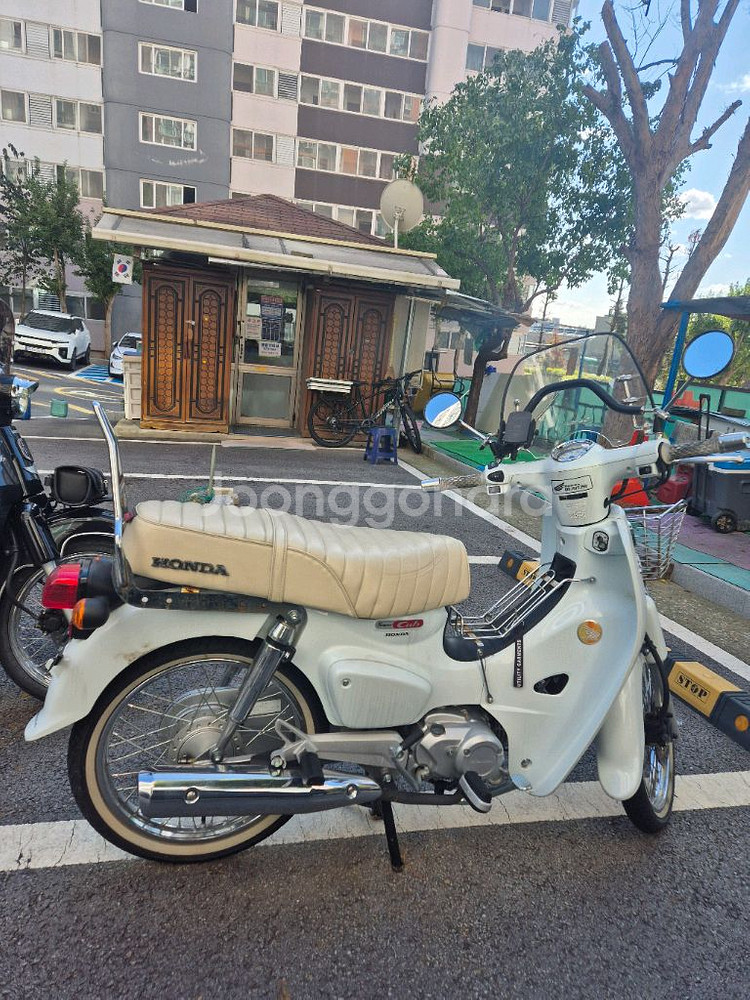 혼다 슈퍼커브 23년식 짧은 키로수 팝니다--2