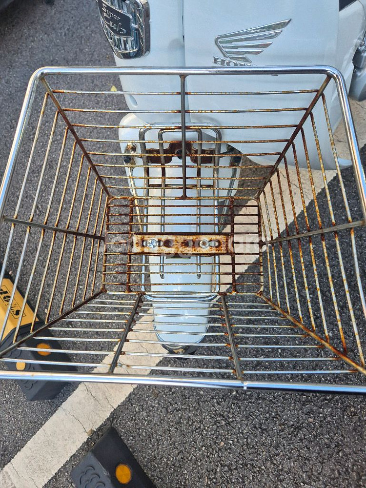 혼다 슈퍼커브 23년식 짧은 키로수 팝니다--7