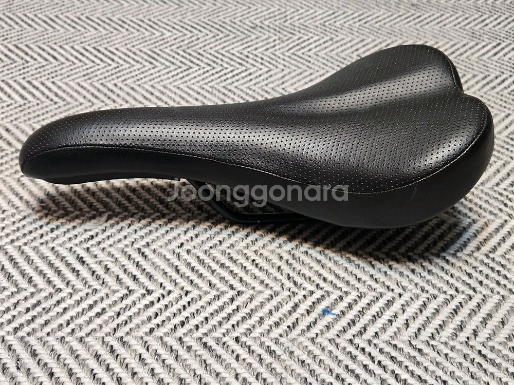 브롬톤 순정 안장 (택포)--2