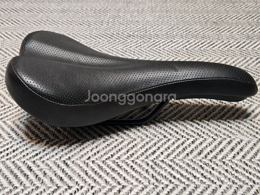 브롬톤 순정 안장 (택포)--3