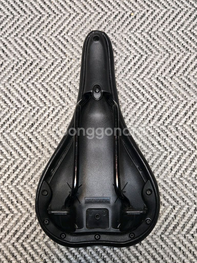 브롬톤 순정 안장 (택포)--4