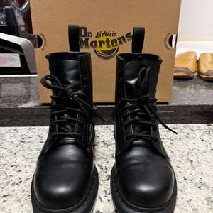 닥터마틴 모노 블랙 8홀 닥터마틴코리아 정품