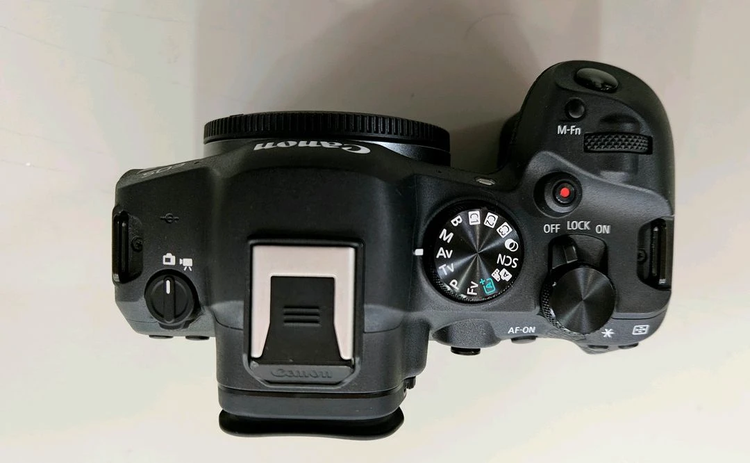 캐논 풀프레임 미러리스 R6m2 EOS R6 Mark II 알육막투 이미지