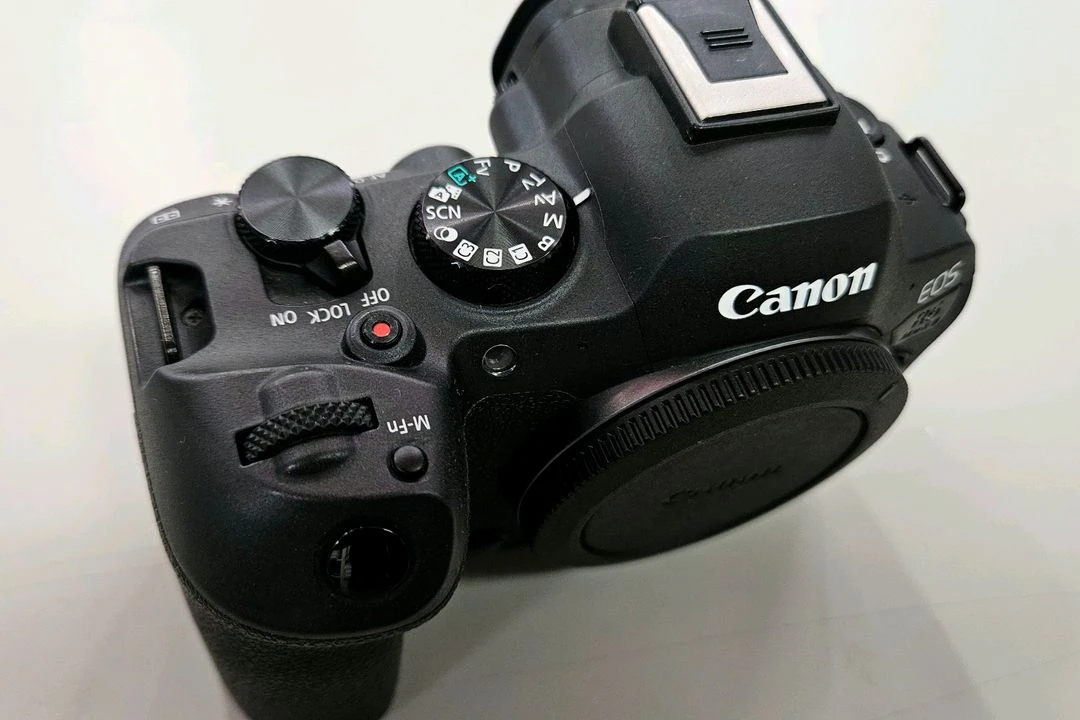 캐논 풀프레임 미러리스 R6m2 EOS R6 Mark II 알육막투 이미지