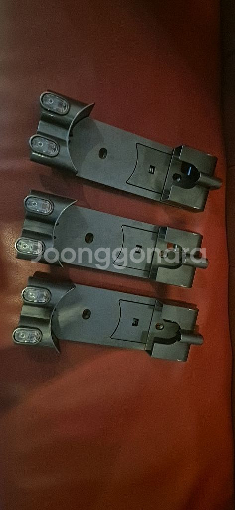 다이슨무선청소기 v6 본체.완드봉.모터헤드.벽거치대--2