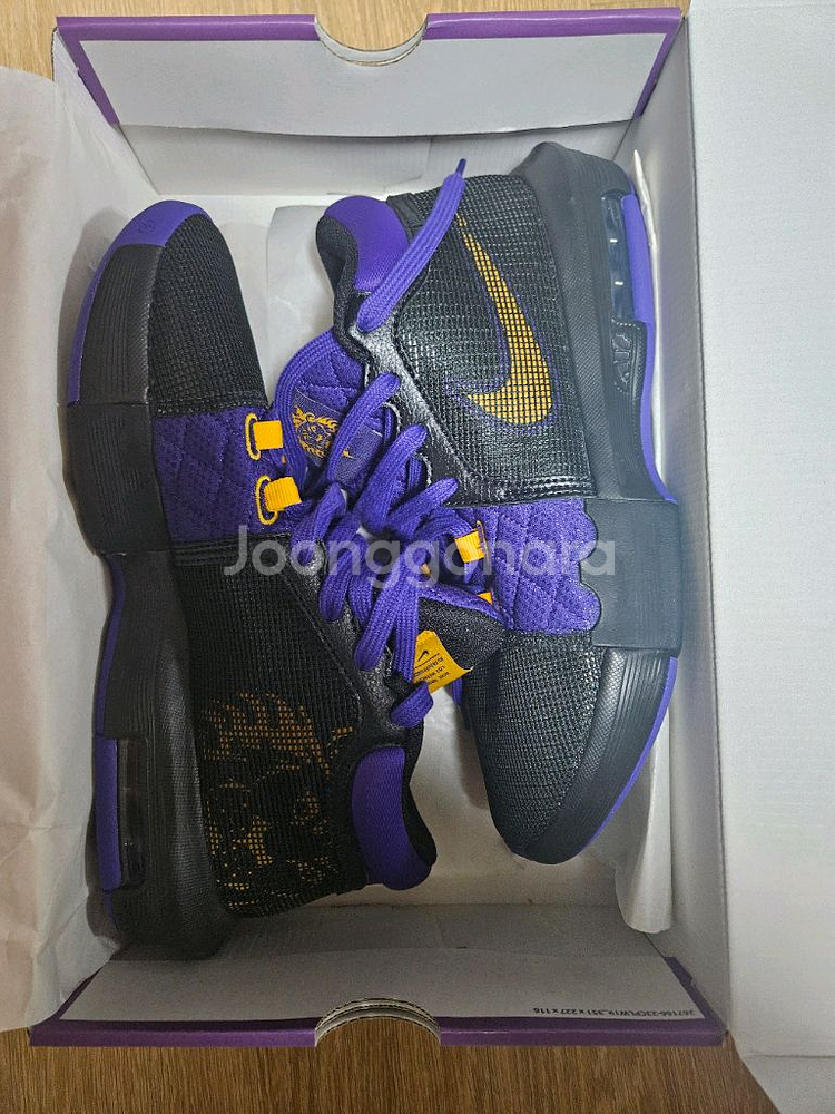 나이키 르브론 위트니스8 농구화 새상품 팝니다--1