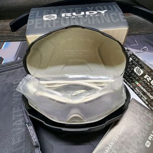 루디프로젝트 컷라인 미러변색렌즈 새상품 판매합니다.