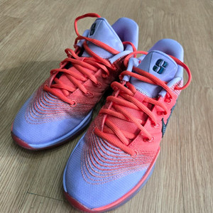 나이키 사브리나3레이디언트 235 사이즈