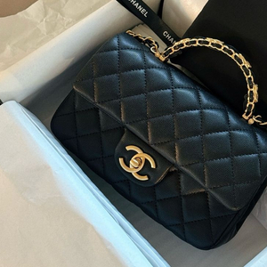 샤넬 25FW 25B 뉴미니 탑핸들 플랩백 체인 핸들 CC로 고 블랙 캐비어