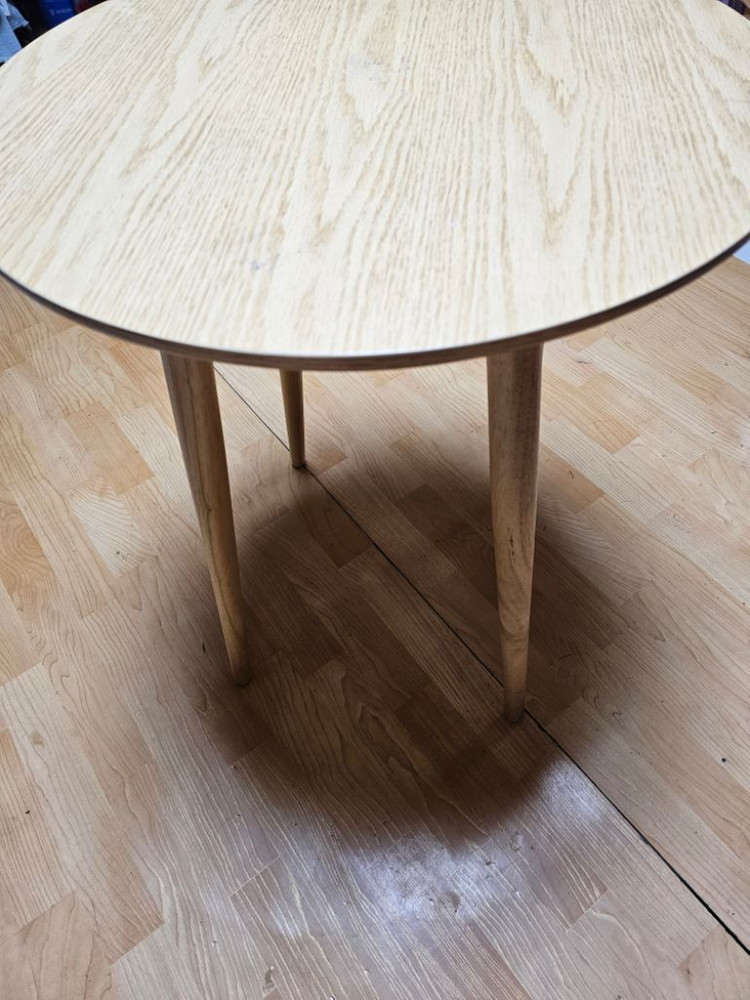 튼튼한 원형 원목가구 카페 테이블 사이드테이블 이미지