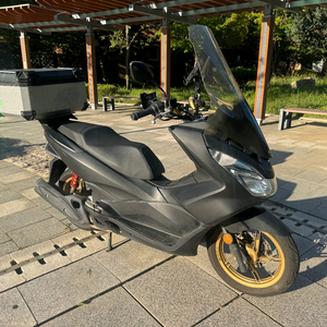 혼다 pcx150 16년형 멧블랙 짧은키로수 판매합니다