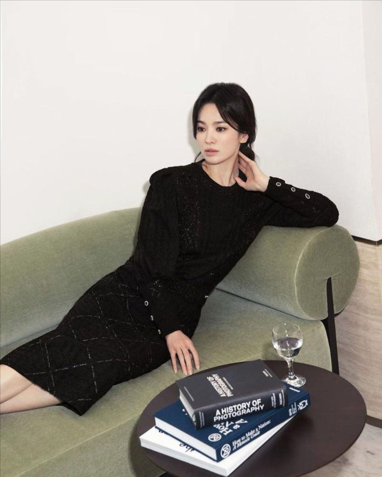 21년 미샤 MICHAA 송혜교 니트 퍼프 글리터 자가드 자카드 체크 진주 펀칭 아일렛--0