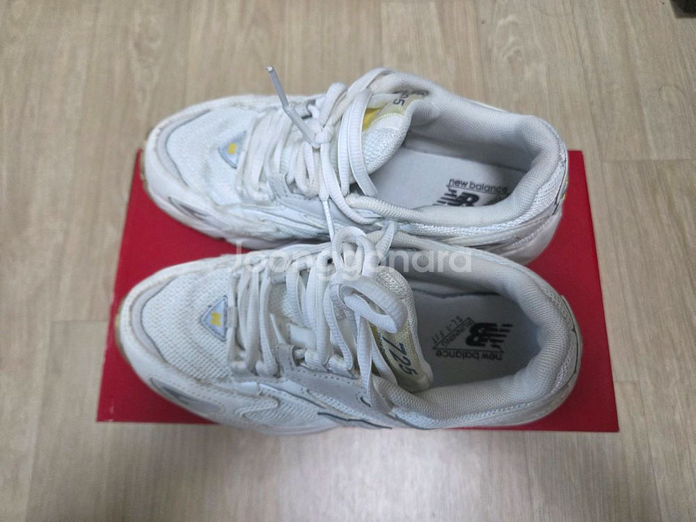 뉴발란스 725 운동화--1